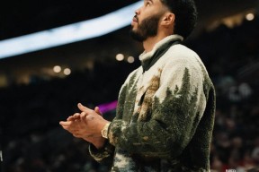 开云体育-关于塔图姆回归赛场，爆冷首场状态亮眼，篮网观众沸腾！的信息