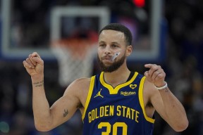 开云-库里迎来十二赛季高光表现，老鹰球迷沸腾！的简单介绍