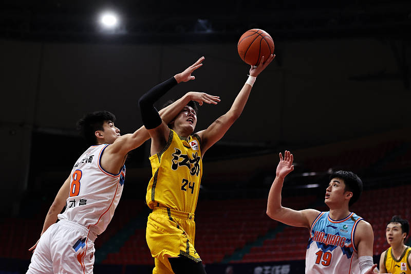 包含莱万多夫斯基在TL比赛中出色防守，高光表现引发热议！的词条