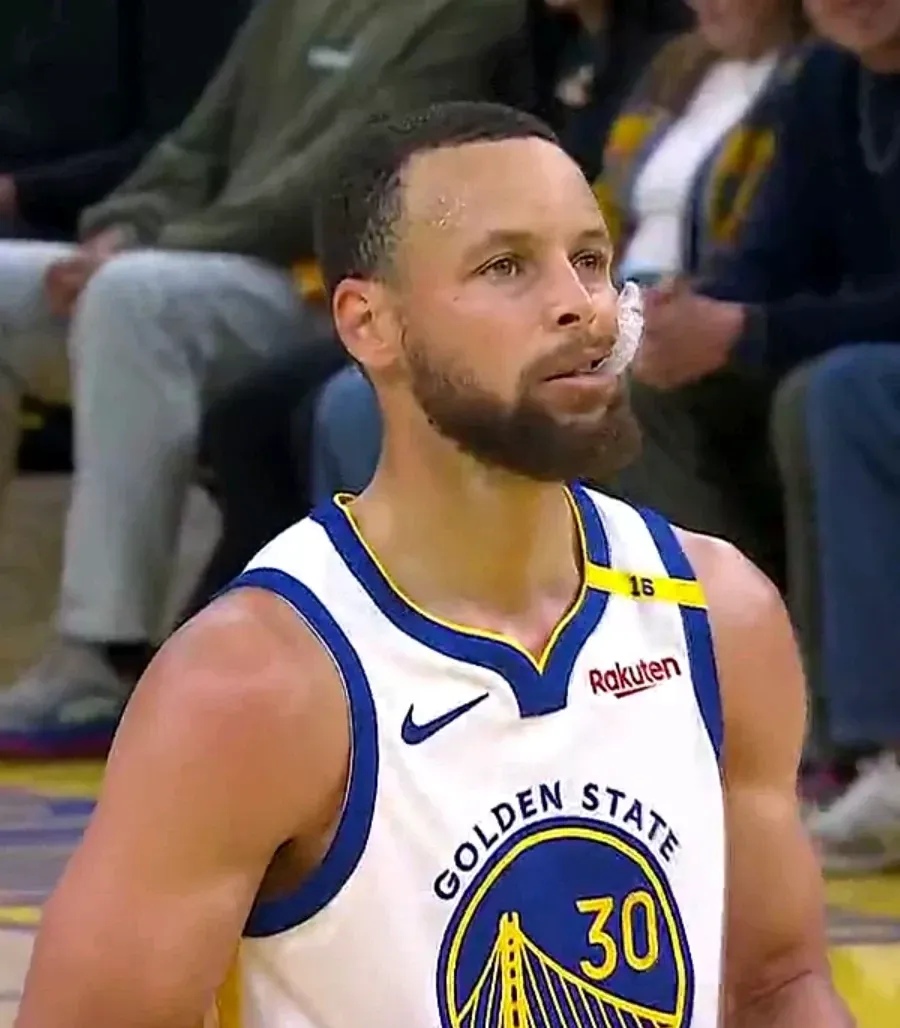 库里在C9比赛中比分优势明显，关键助攻引发热议！的简单介绍